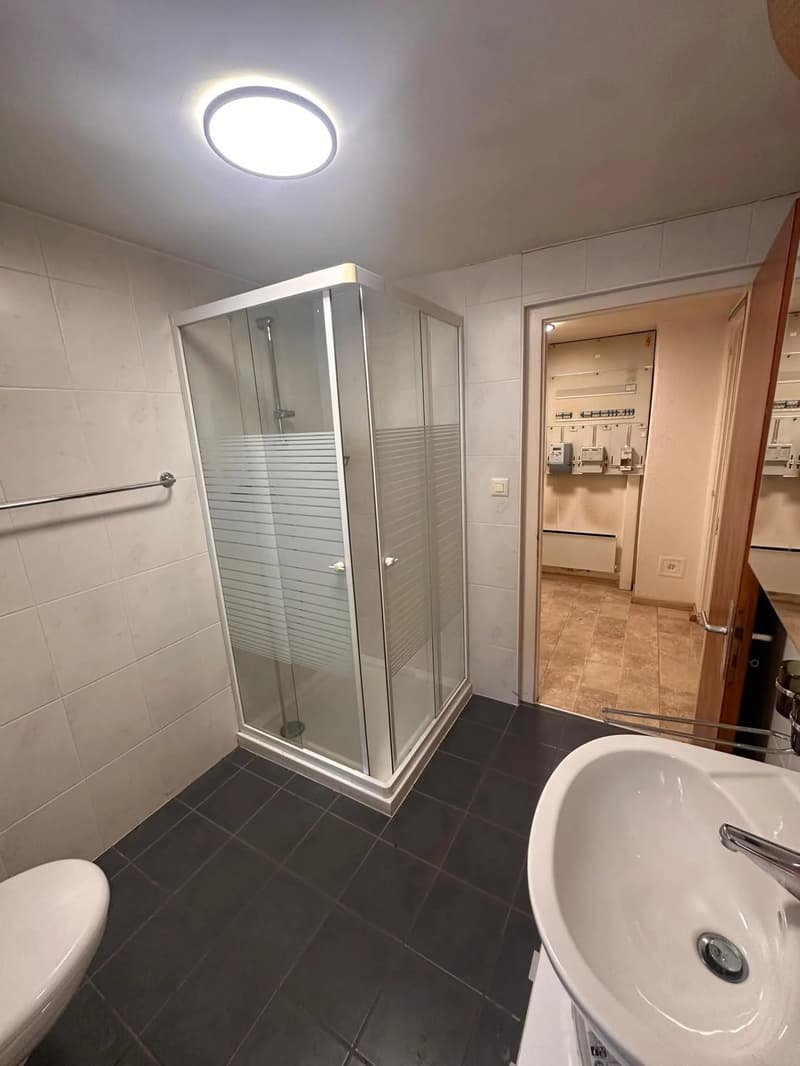 Spacious 2.5-room apartment of approximately 100 m² to renovate in Vétroz (10)