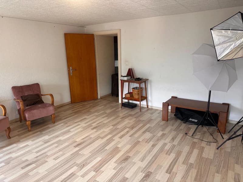Spacious 2.5-room apartment of approximately 100 m² to renovate in Vétroz (3)