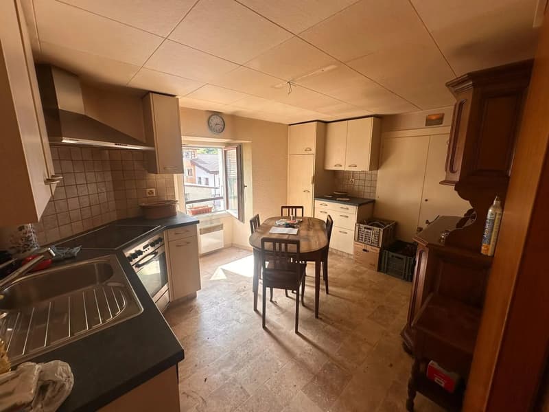 Spacious 2.5-room apartment of approximately 100 m² to renovate in Vétroz (6)