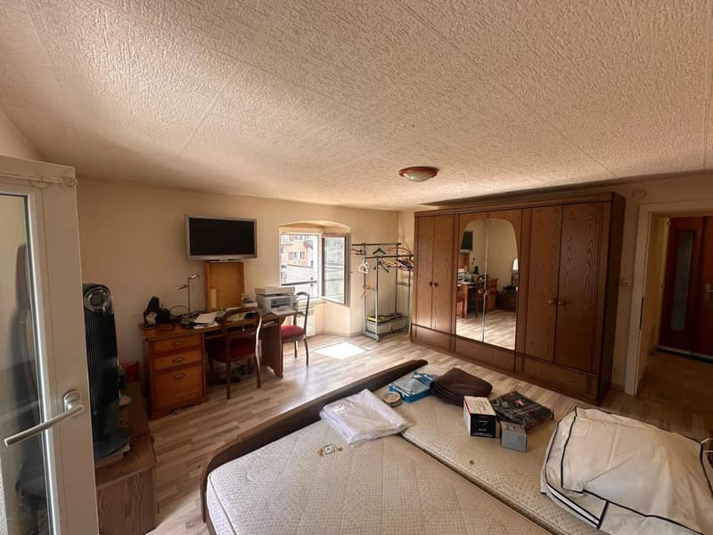 Spacious 2.5-room apartment of approximately 100 m² to renovate in Vétroz (8)