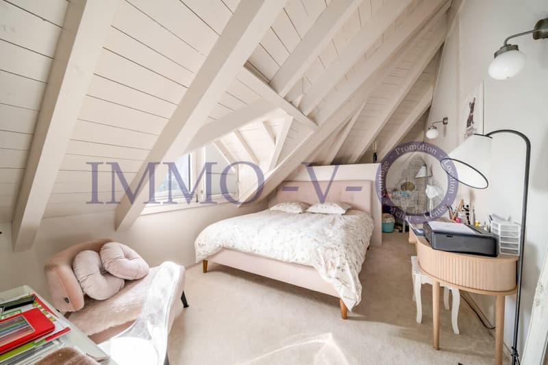 EXCLUSIVE WITH INDOOR POOL AND LARGE PLOT (10)