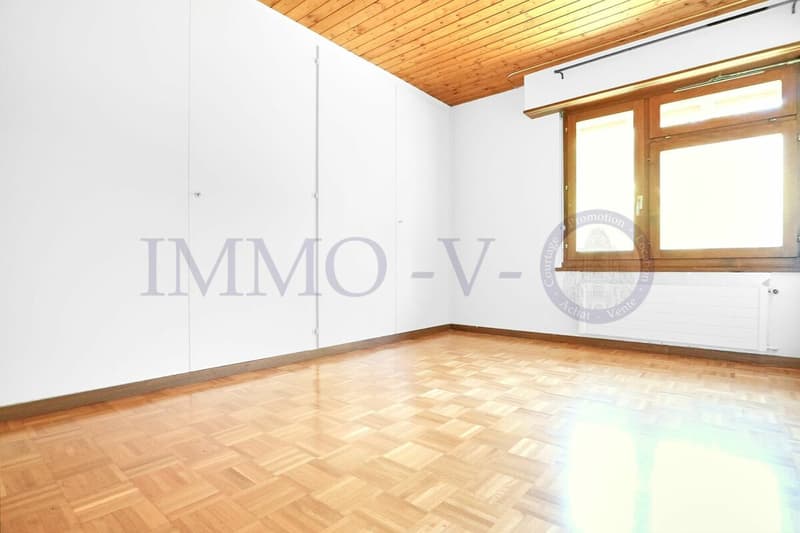 Spacious Villa with Large Idyllic Garden (8)