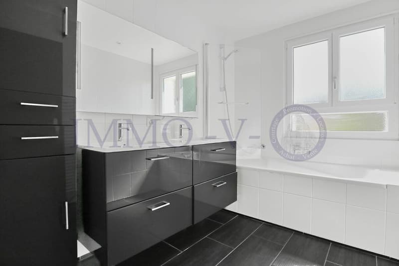 Spacious Villa with Large Idyllic Garden (11)