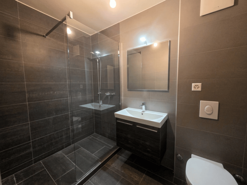 Prächtige 2,5-Zimmer-Wohnung komplett renoviert mit Balkon (4)
