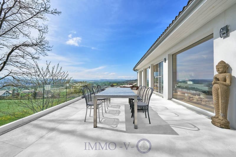 EXCLUSIVE WITH BEAUTIFUL VOLUME AND PANORAMIC VIEW OF THE JURA (1)