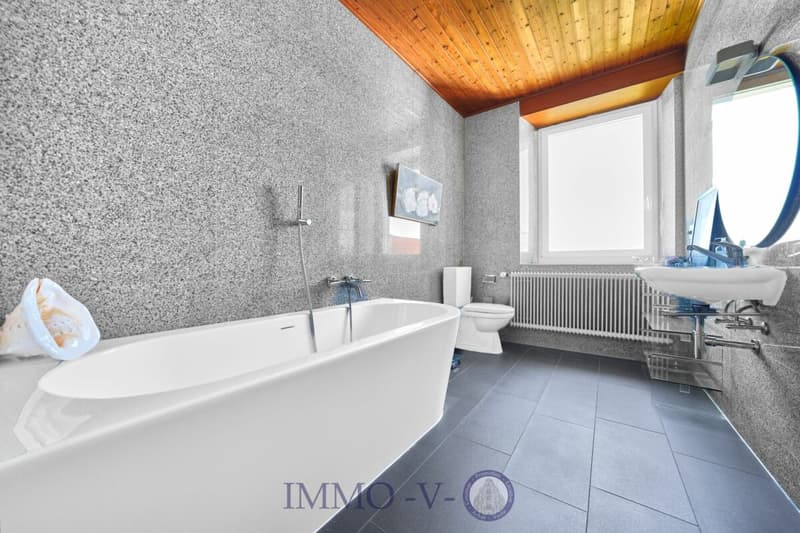 EXCLUSIVE WITH BEAUTIFUL VOLUME AND PANORAMIC VIEW OF THE JURA (12)