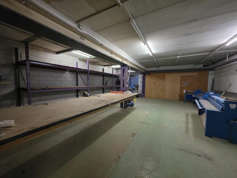 IN AFFITTO - Grande Deposito/Laboratorio di 360 m² - Ideale per Attività Artigianali o Magazzinaggio (3)