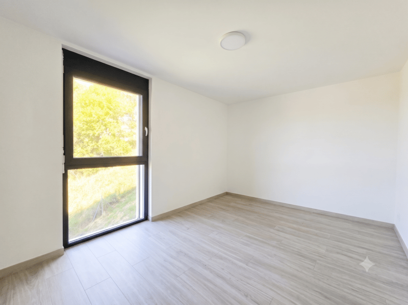 Prächtige 4,5 Zimmer in La Chaux-de-Fonds - Helligkeit und freie Sicht (6)