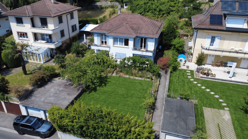 Superb individual property with great potential (1)