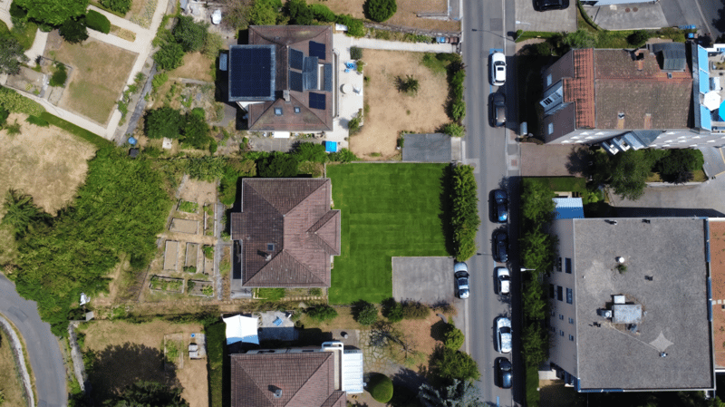 Superb individual property with great potential (2)