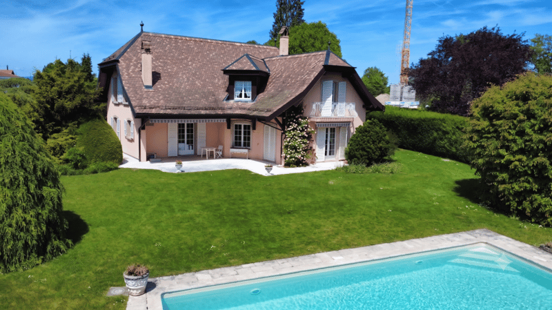 Villa indipendente con piscina a Vufflens-le-Château: Superbo potenziale di ristrutturazione (1)