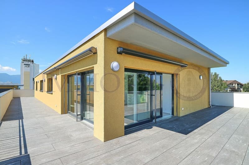 LUXURY ATTIC APARTMENT WITH LARGE TERRACE OF 117M2 (1)