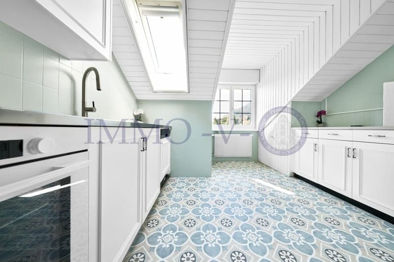 Geräumiges renoviertes Dachgeschoss mit Charme und Balkon-Terrasse mit Seeblick (6)
