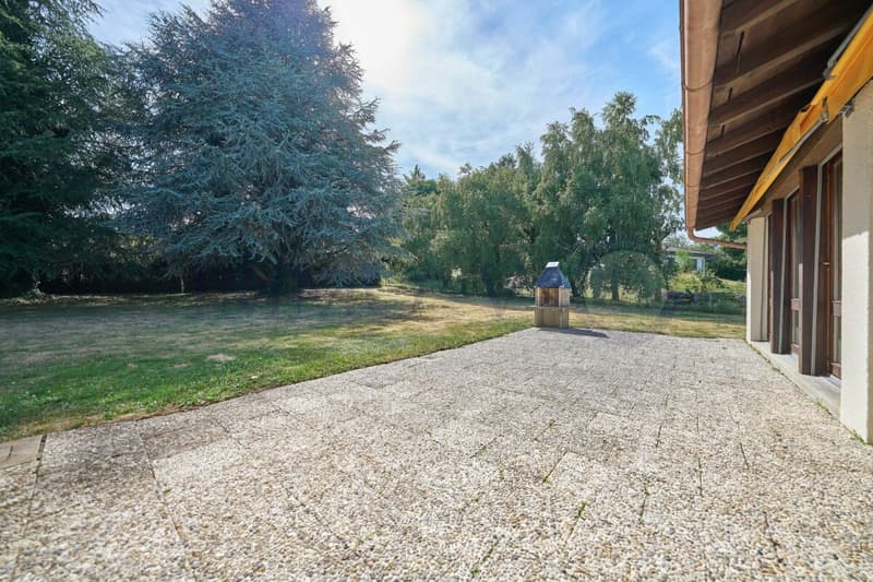 Spacious Villa with Large Idyllic Garden (5)