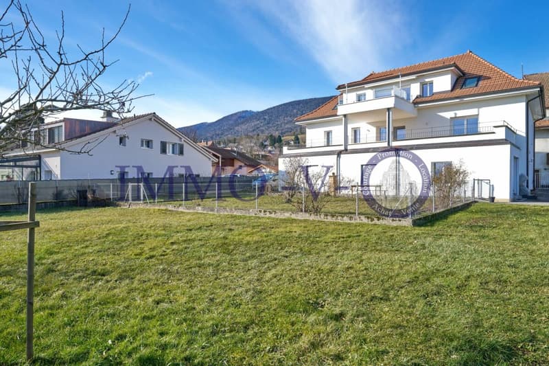 SPACIEUX ET LUMINEUX AVEC GRAND BALCON-TERRASSE DE 60M2 ET VUE LAC (11)