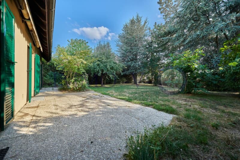 SPACIEUSE ET INDIVIDUELLE AVEC GRAND JARDIN (2)