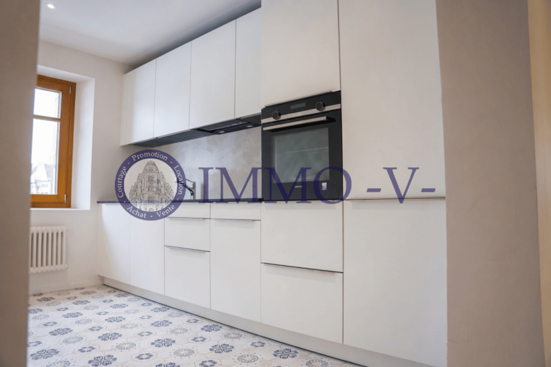 Cachet et élégance au centre-ville - appartement rénové avec caractère (4)