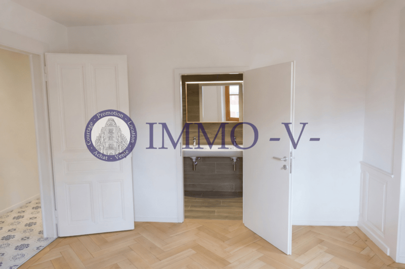 Cachet et élégance au centre-ville - appartement rénové avec caractère (7)