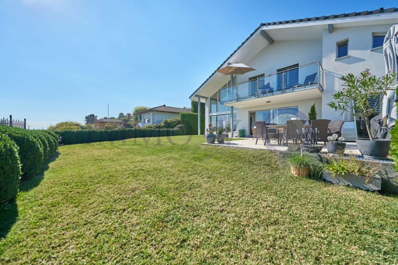 DE STANDING AVEC GRAND JARDIN ET VUE LAC (2)