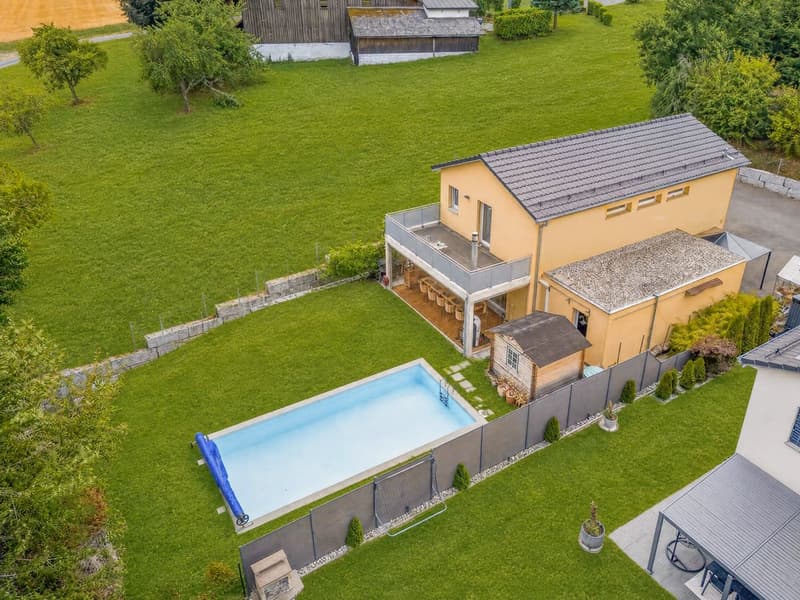 Villa familiale récente avec piscine chauffée et vue dégagée (1)