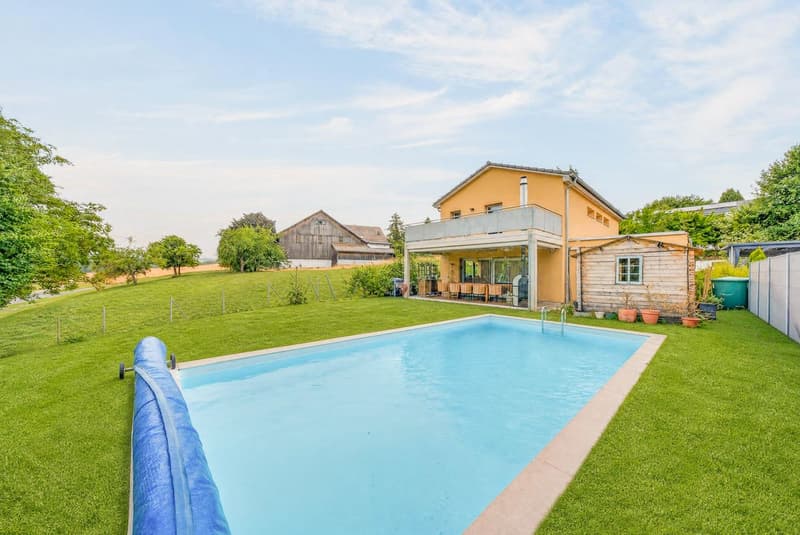 Villa familiale récente avec piscine chauffée et vue dégagée (3)