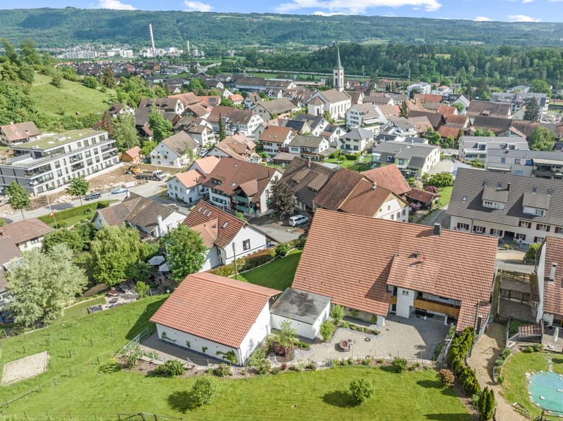 Charmantes und renoviertes Bauernhaus mit grossem Grundstück (2)