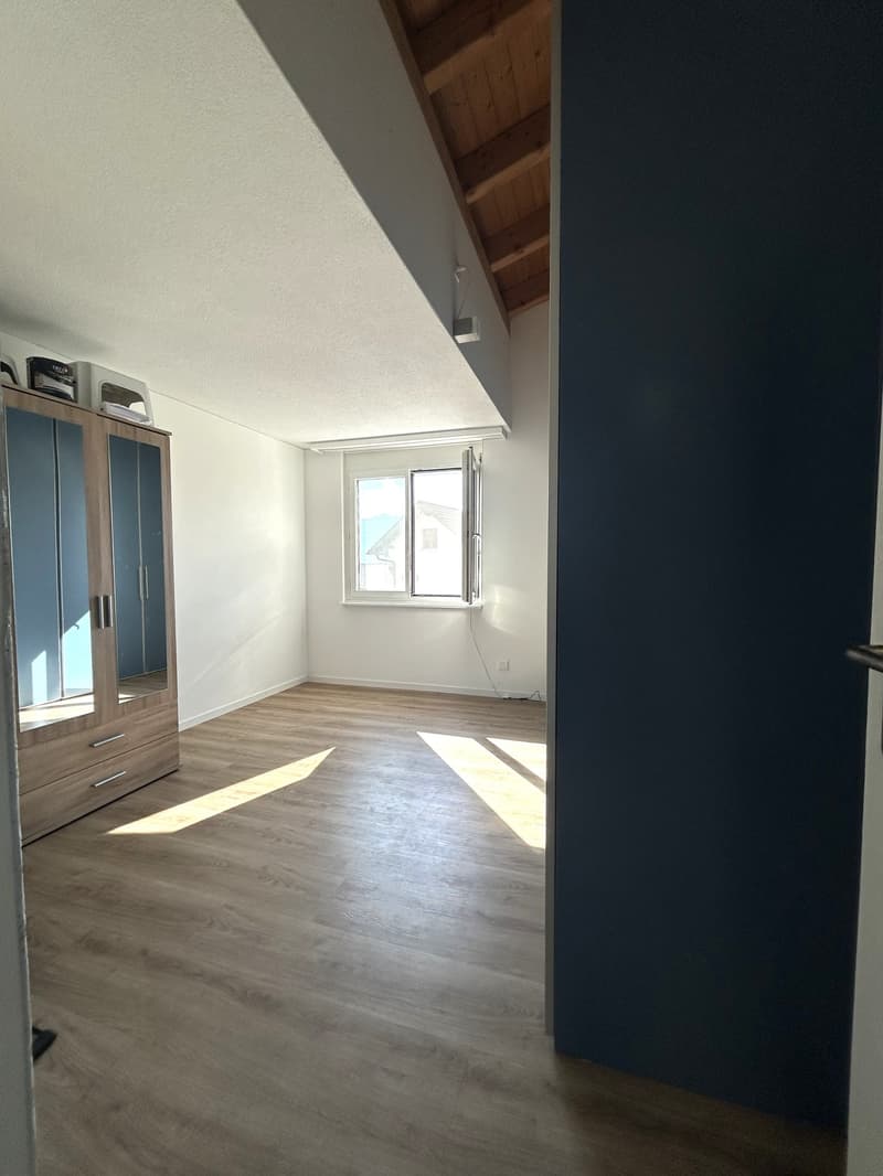 Helle 4.5-Zimmer-Dachwohnung mit Balkon in Uznach (5)