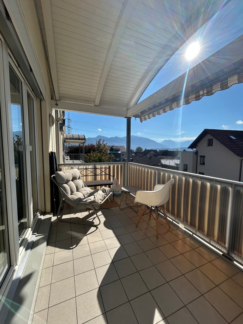 Helle 4.5-Zimmer-Dachwohnung mit Balkon in Uznach (2)