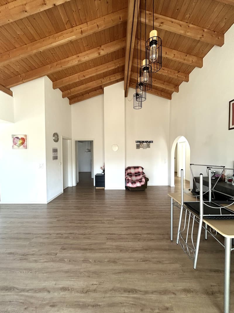 Helle 4.5-Zimmer-Dachwohnung mit Balkon in Uznach (4)