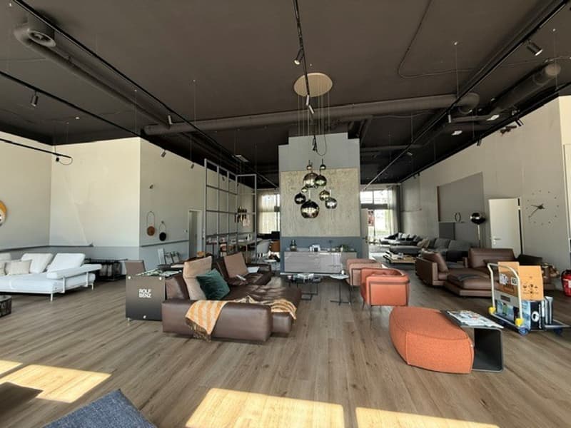 Gewerbefläche(n) im Erdgeschoss zu vermieten (200m2/400m2/600m2) (2)