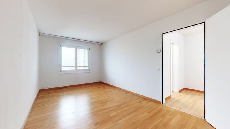 Grosse und helle 2.5 Zimmerwohnung im 2.OG (5)