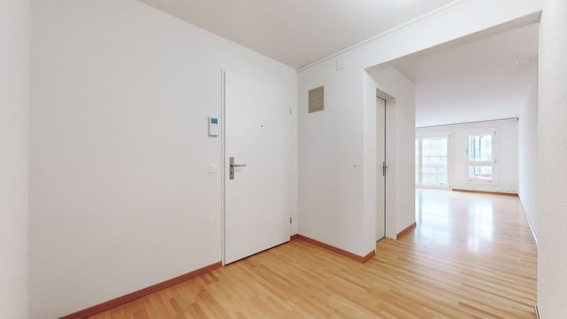 Grosse und helle 2.5 Zimmerwohnung im 2.OG (2)