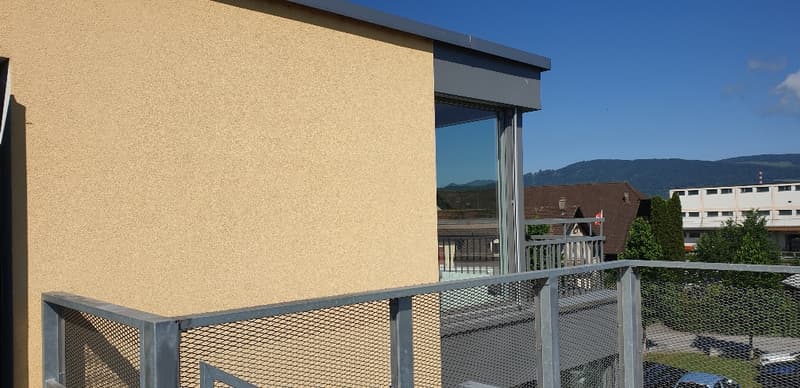 Spazio commerciale luminoso con terrazza tutto intorno (5)