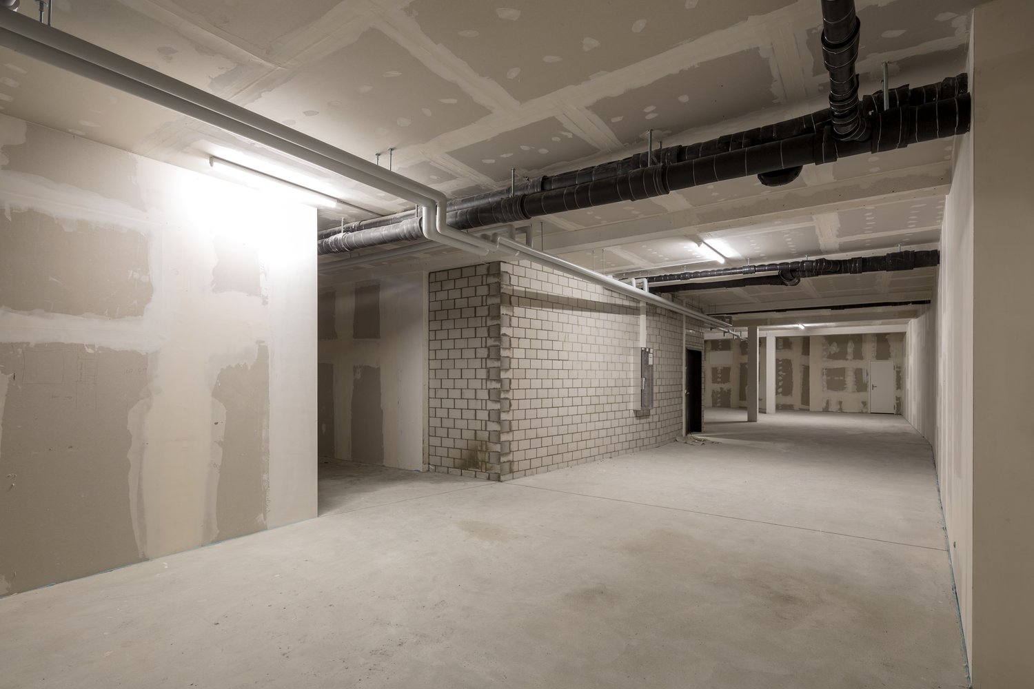 bare room, unfinished walls, exposed pipes, no furnishings