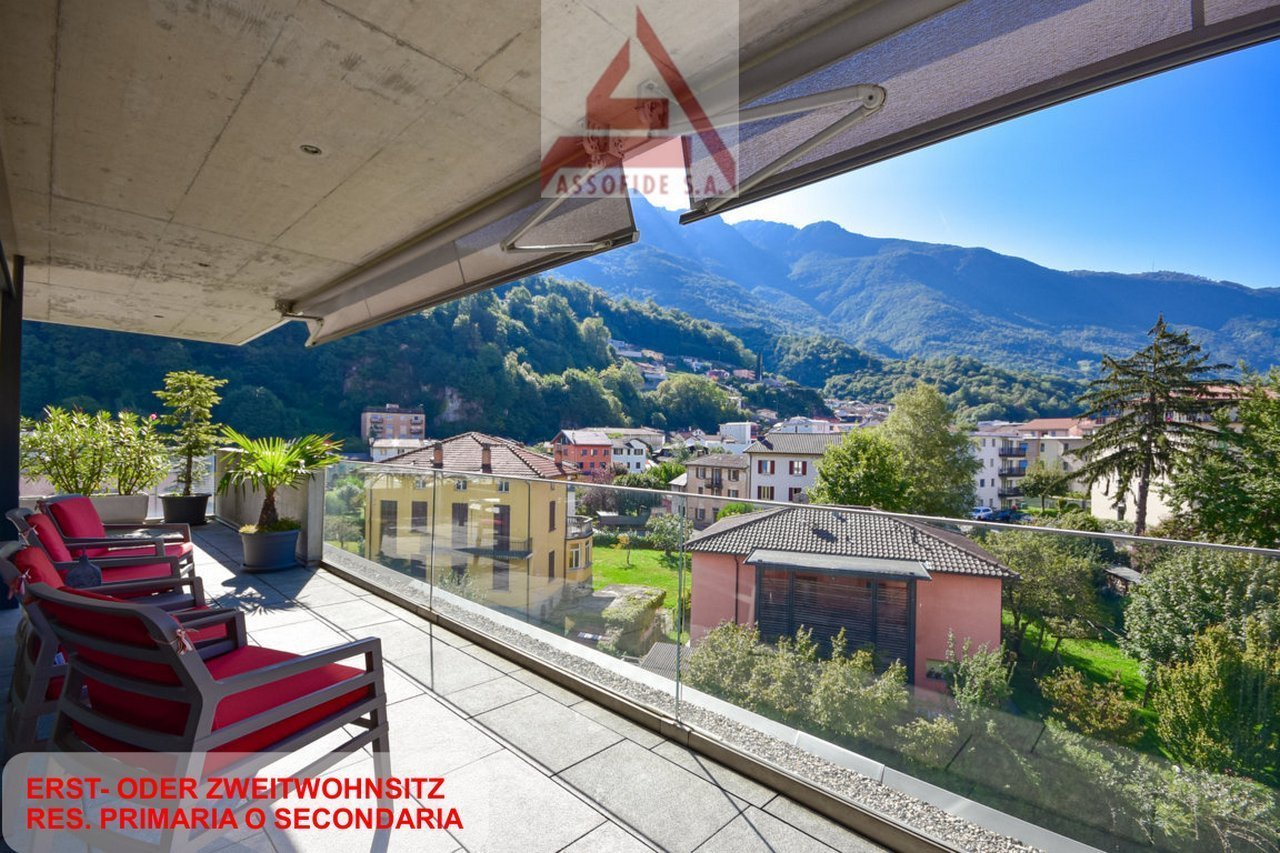 First or second floor, terrace, with a view of mountains and town