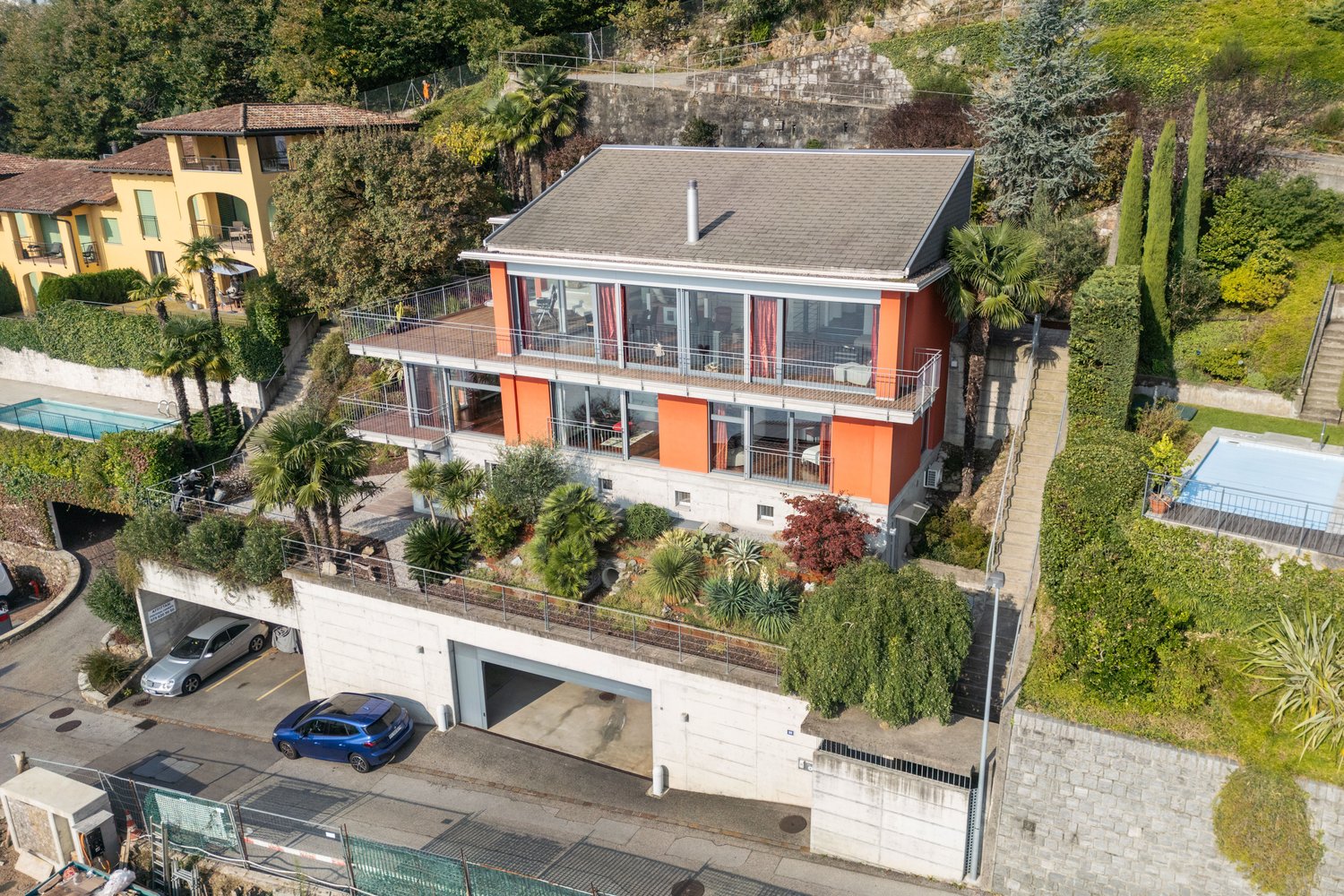 House, orange and white, large balcony, pool, swimming pool, large garden, garage