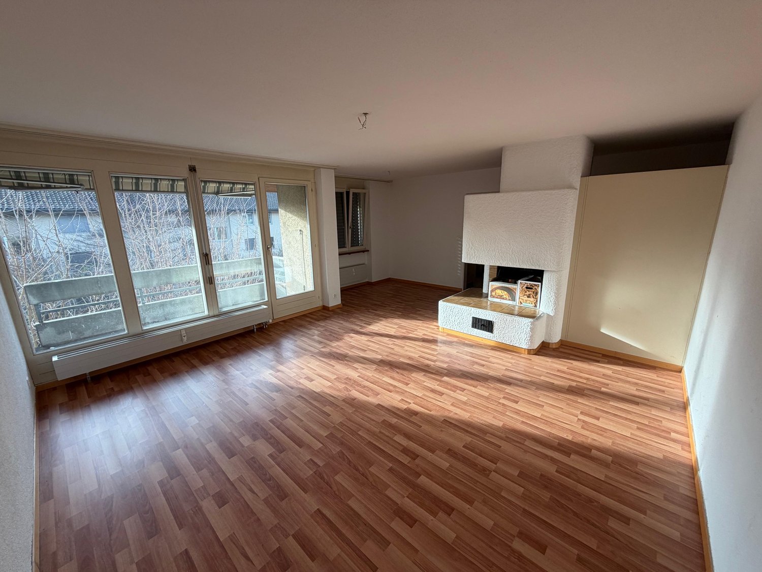 Wooden flooring, fireplace, sliding doors to balcony, radiator