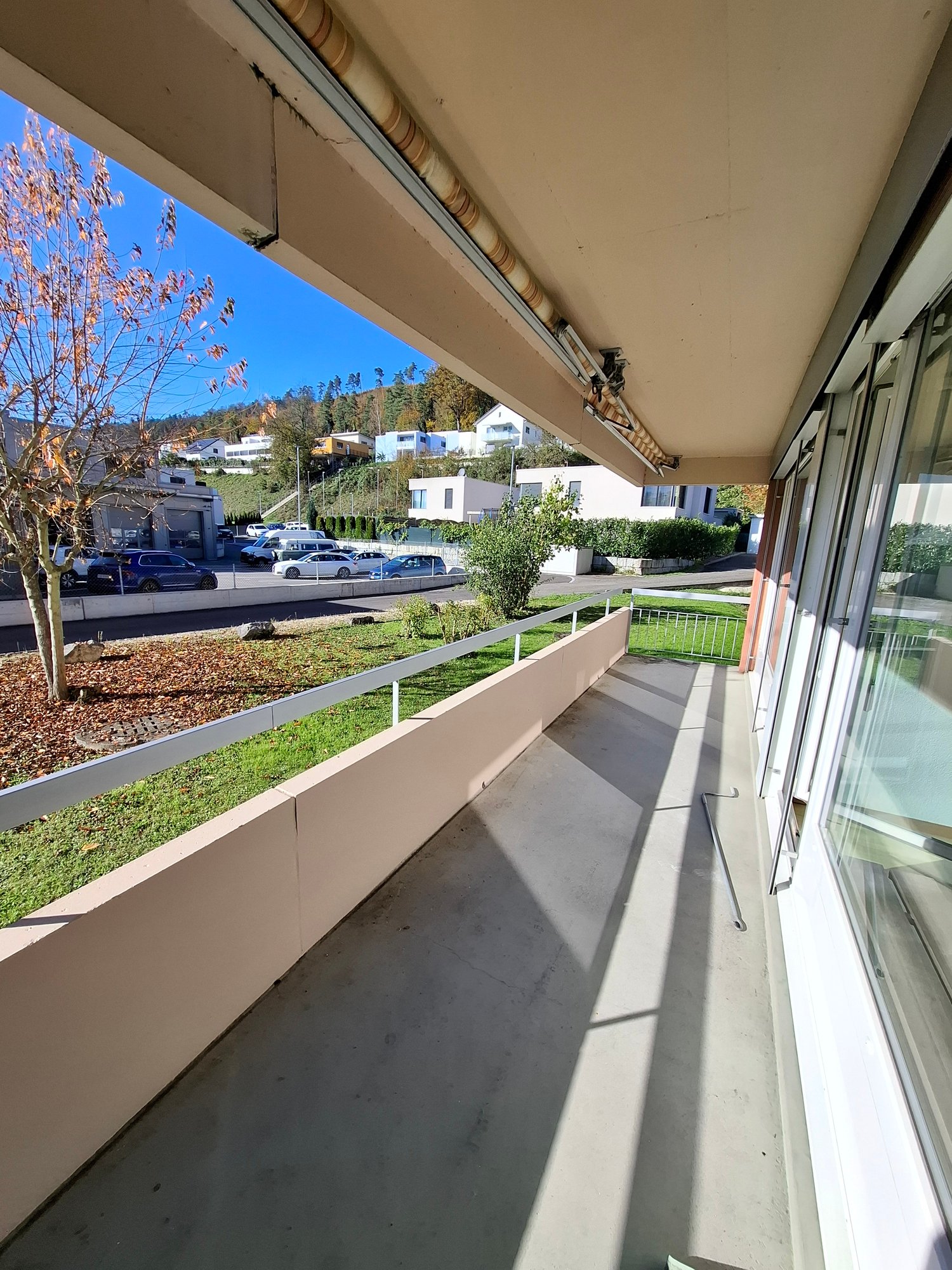 Bild 3.5-Zimmerwohnung mit sonnigem, grossen Balkon