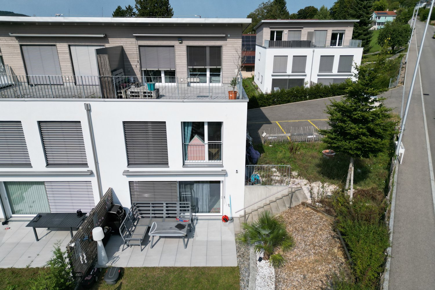 Detached house, two-story, white exterior, roof terrace, garden, parking area, solar panels