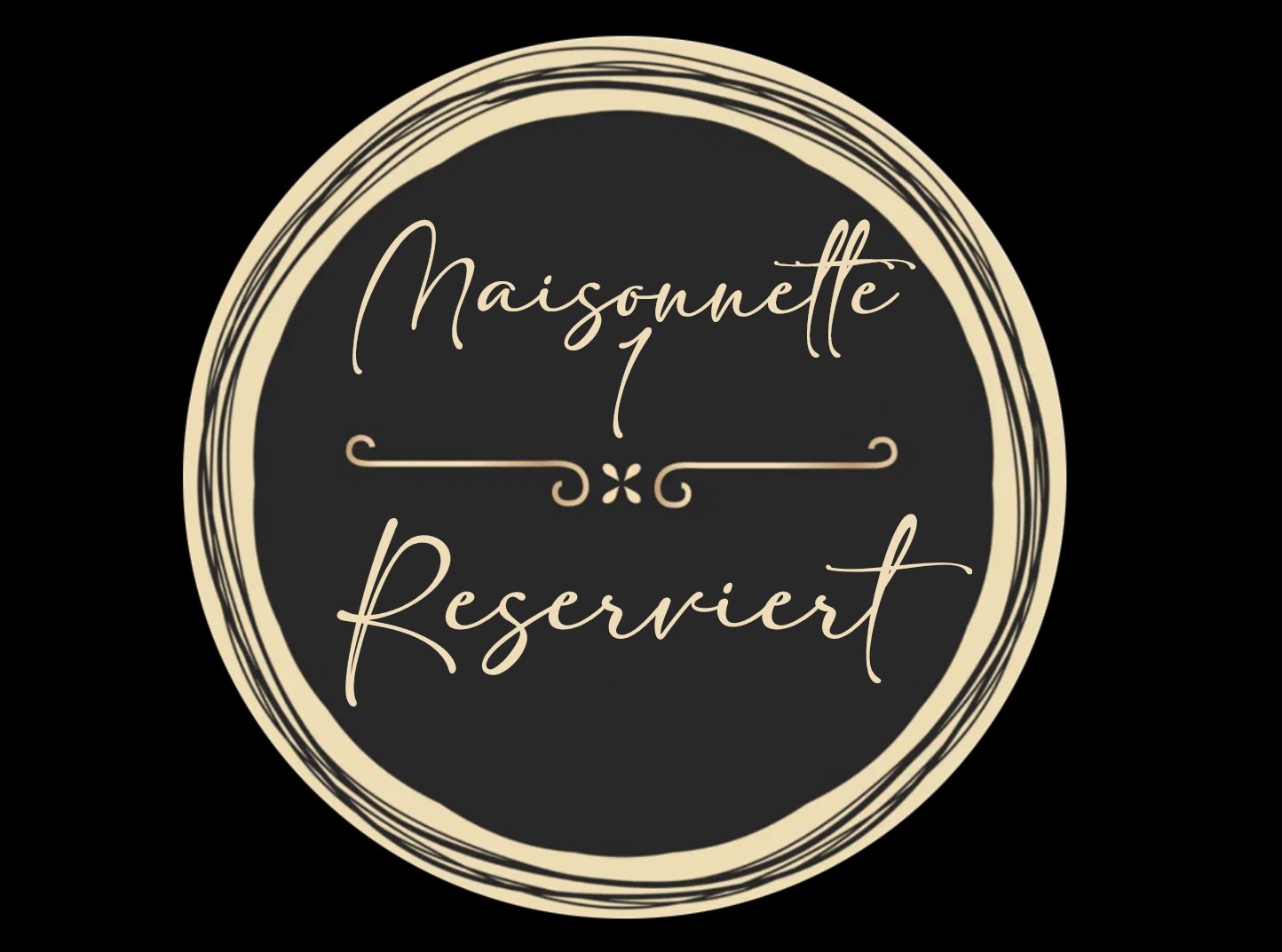 The label says 'Maisonnette Reserviet' in cursive gold writing on a black oval background