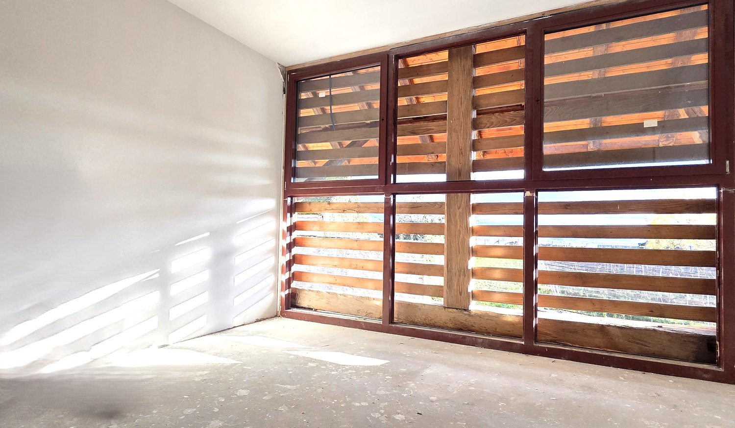 empty room, large sliding wooden window, wooden frame