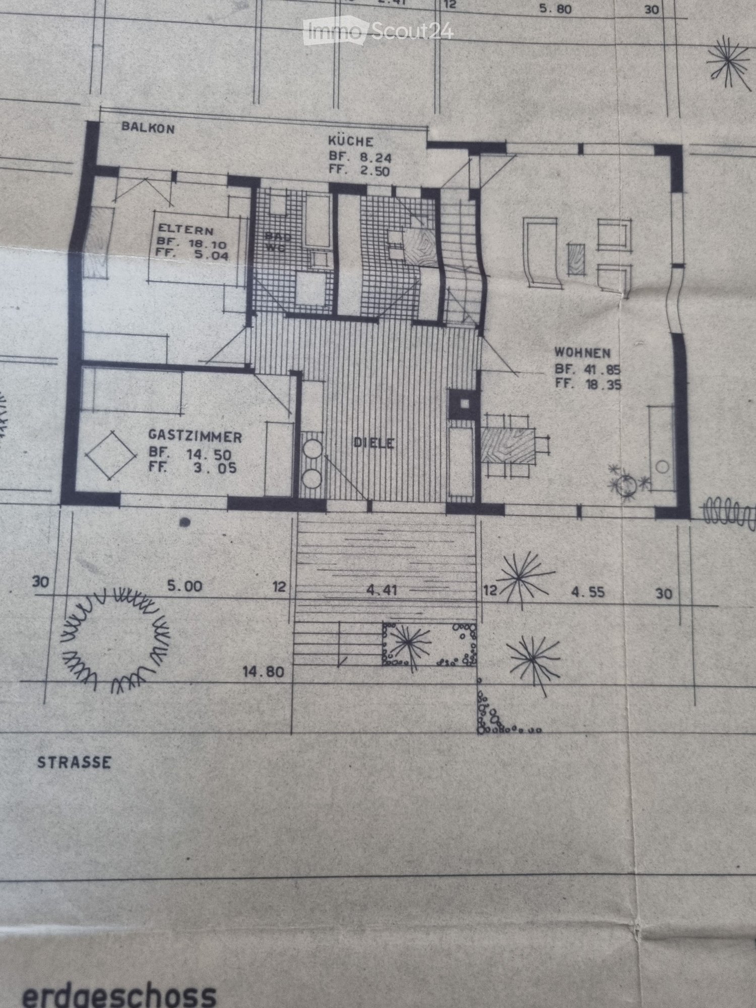 Floor plan of a ground floor showing rooms labeled: Balcony, Kitchen, Parents' room, Bathroom, Guest room, Hallway, Living room. Dimensions and measurements are indicated.