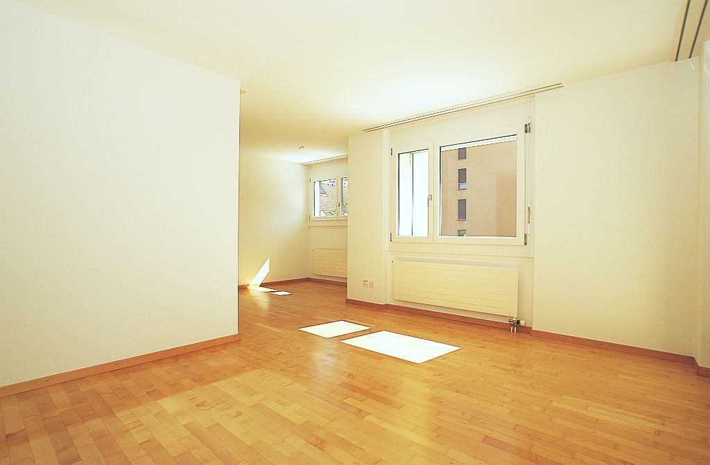 empty room, wooden floor, white walls, windows, radiators