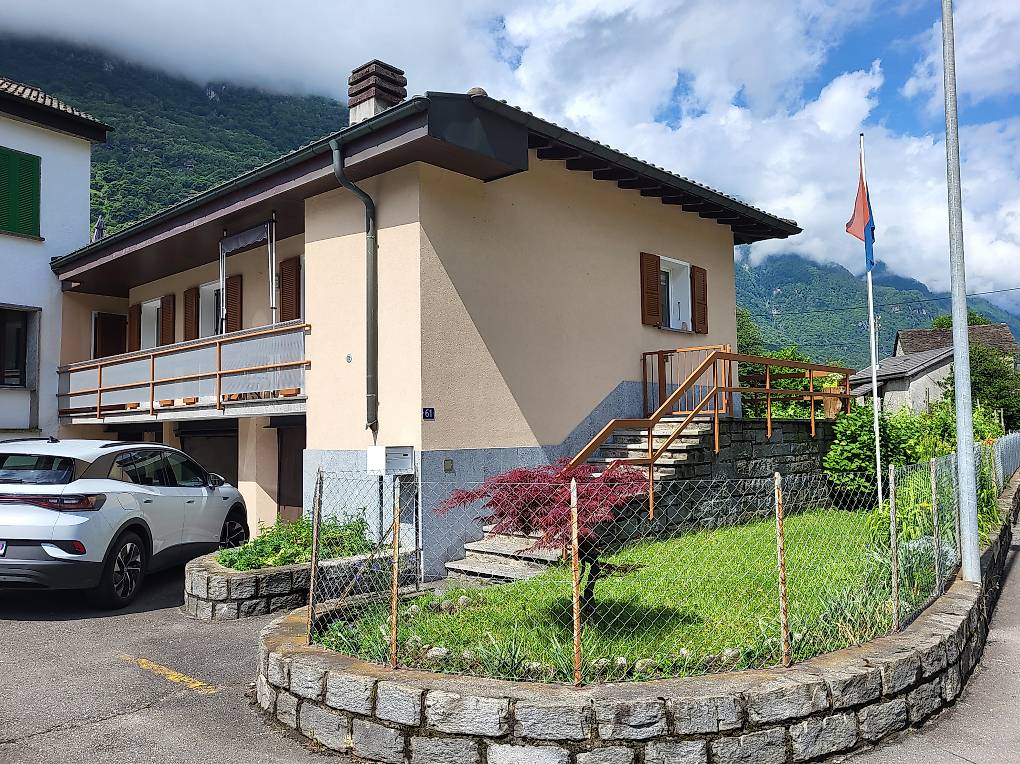 2 story house, beige exterior, balcony, garage, mountain view