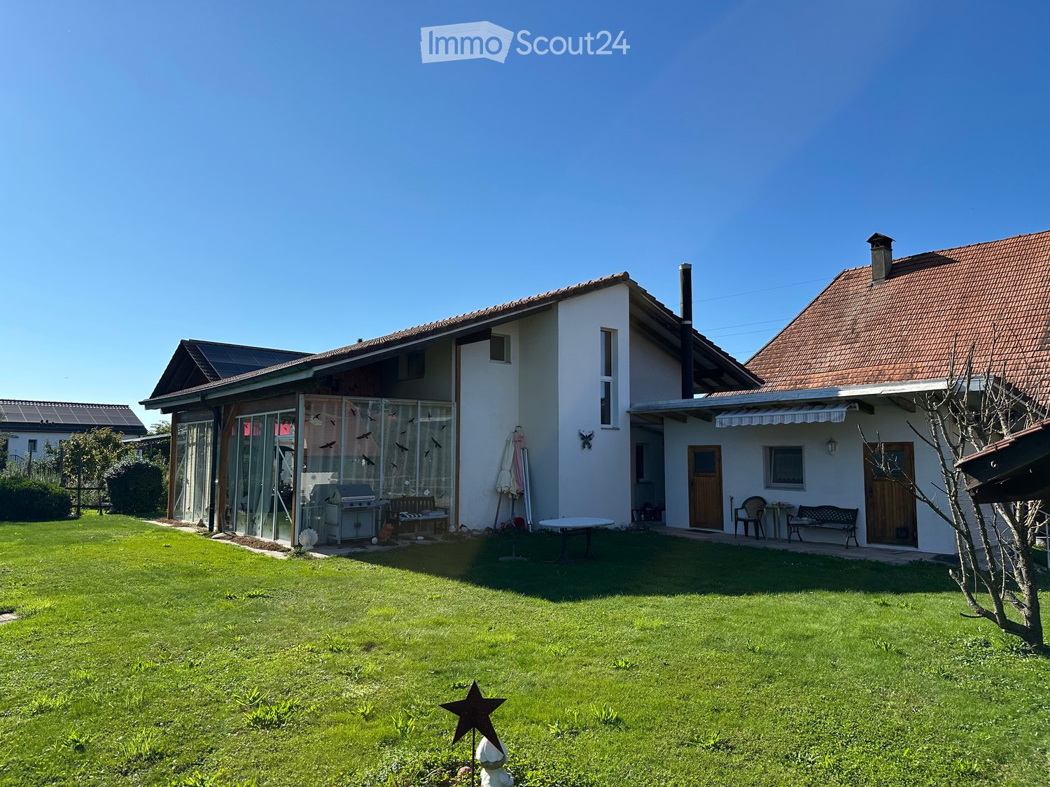 Immobilie in Galmiz - Single-familyhousewithrentedoutbuildingnearMurten - Bild 1
