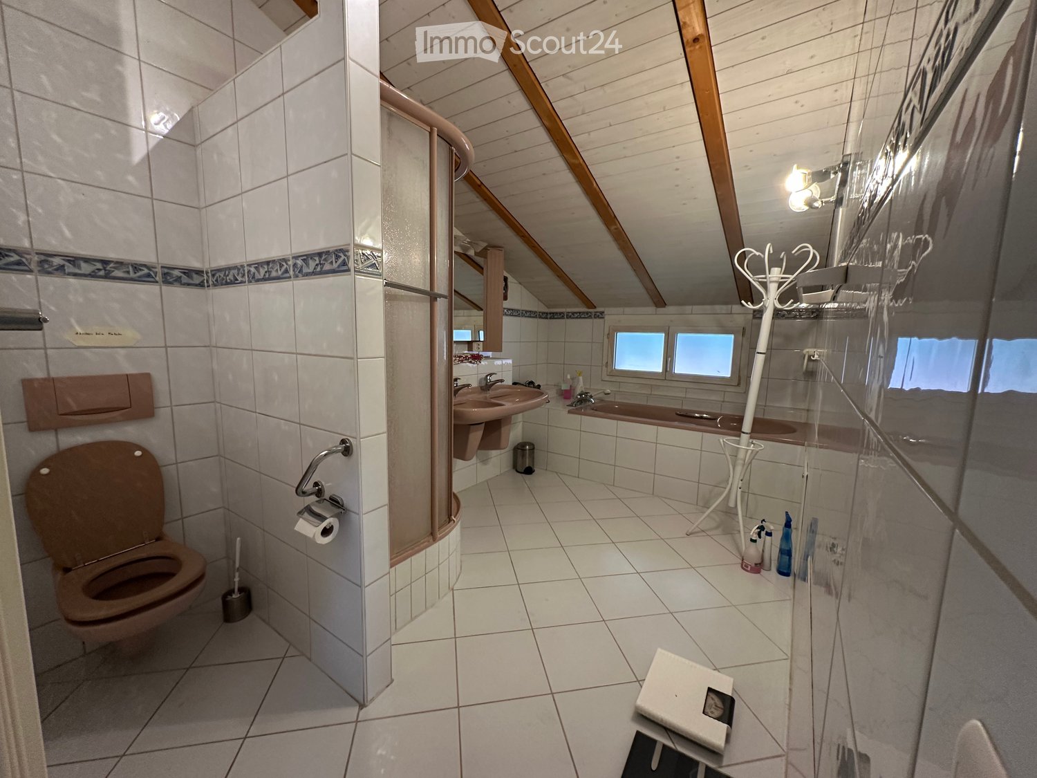 Immobilie in Galmiz - Single-familyhousewithrentedoutbuildingnearMurten - Bild 6