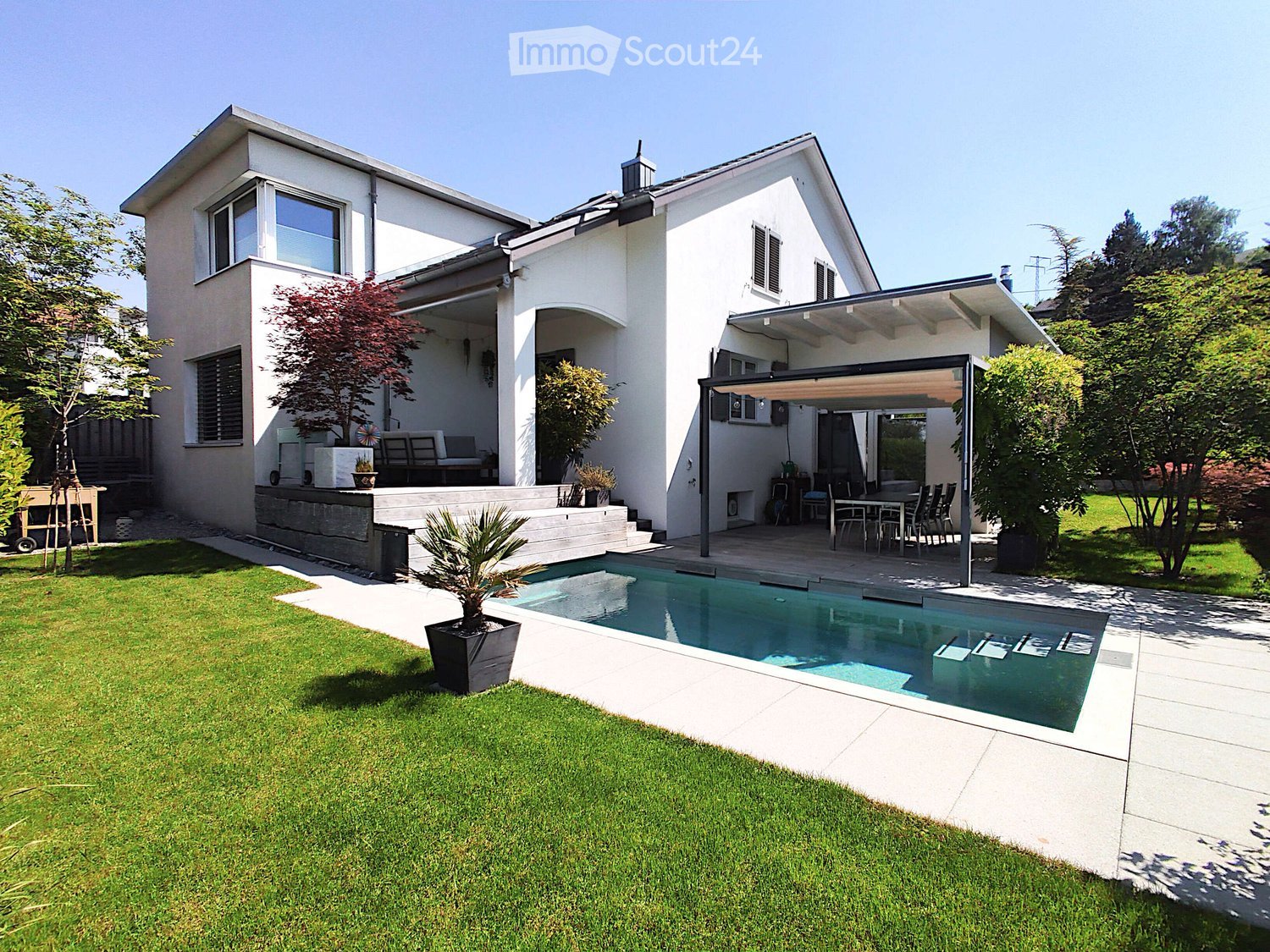 modern house, white walls, modern design, swimming pool, backyard, outdoor seating area