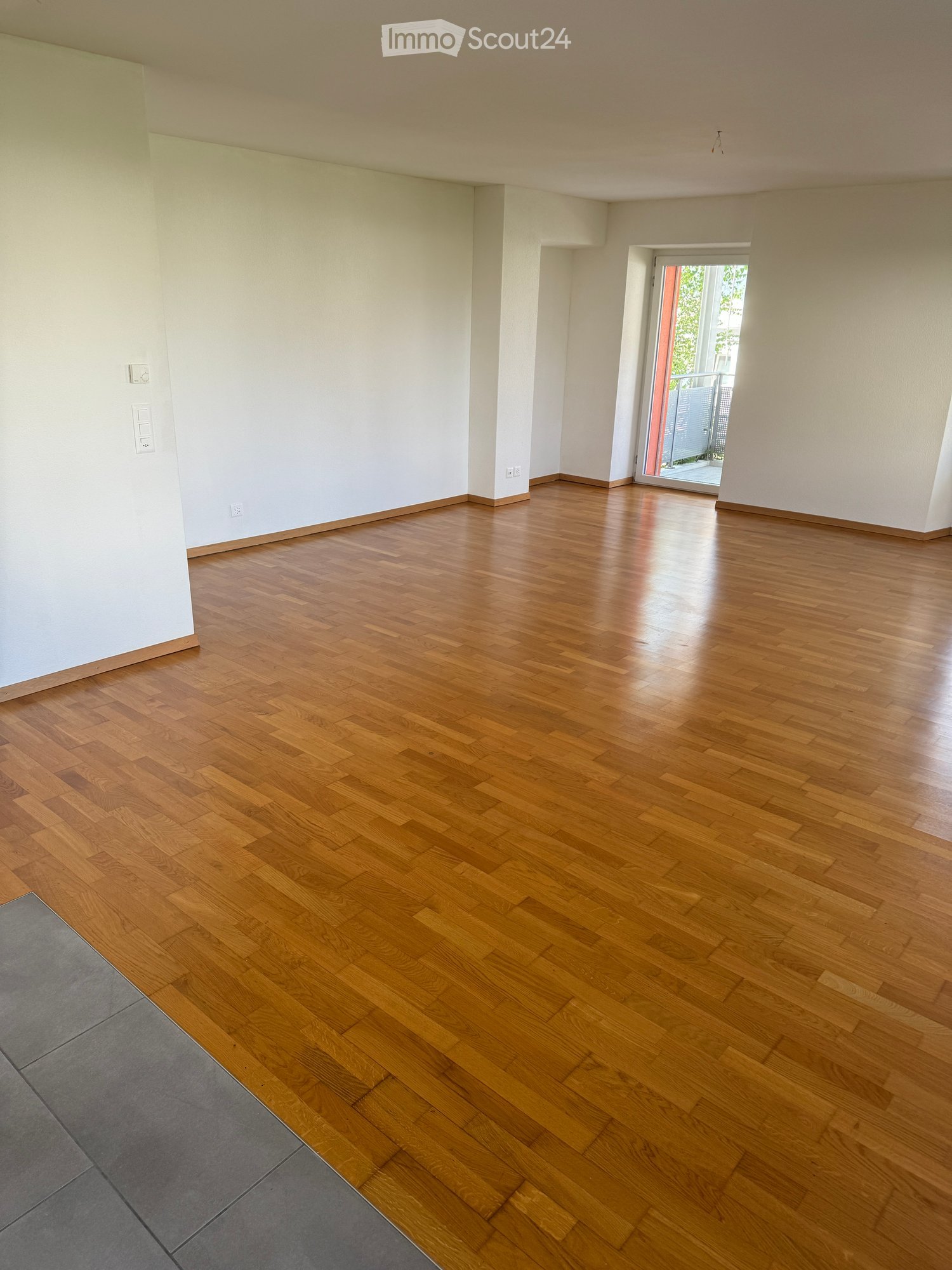 empty room, wooden floor, balcony
