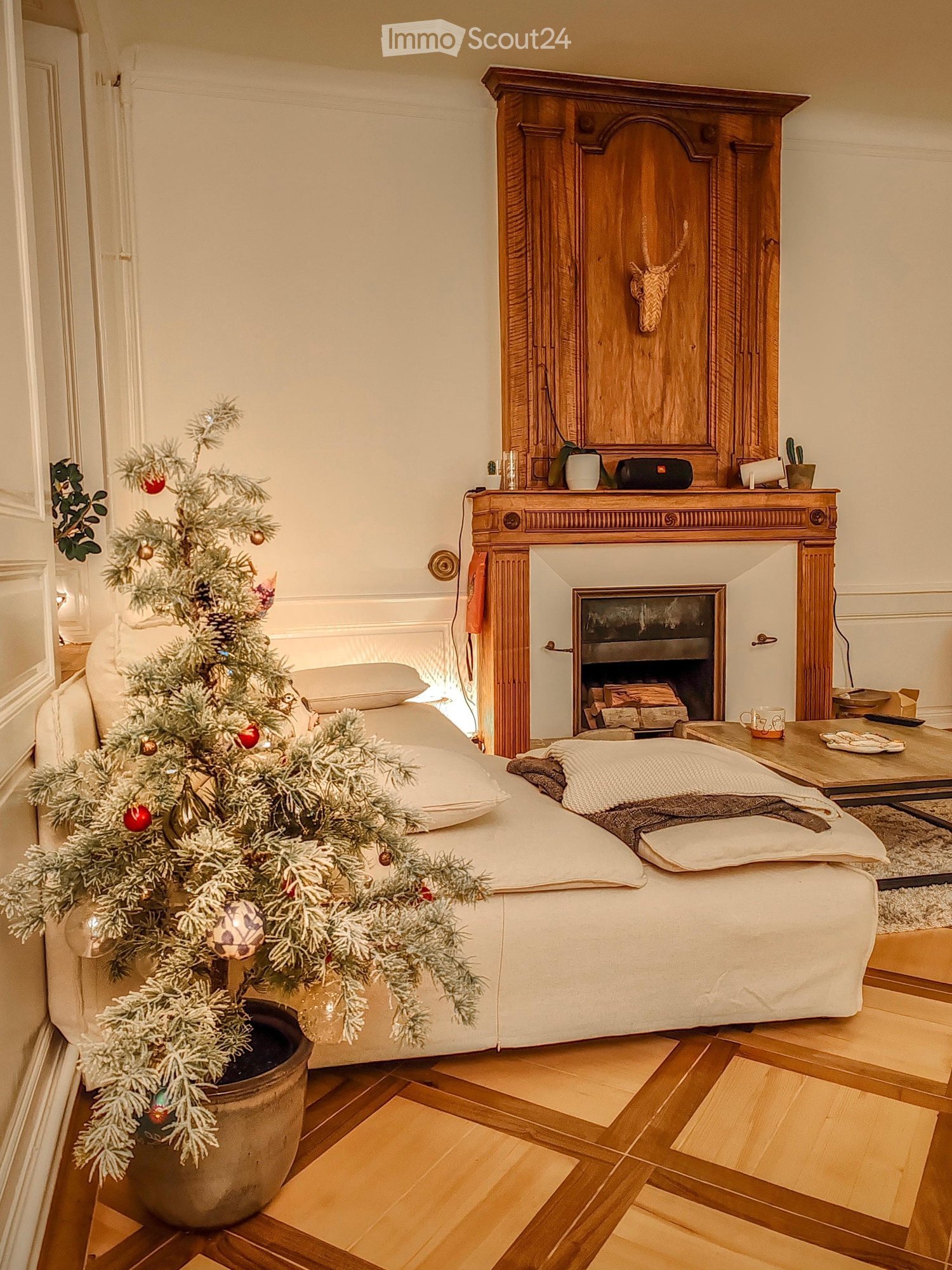 decorative fireplace, cozy couch, wooden floor, Christmas tree, indoor plants, wooden table
