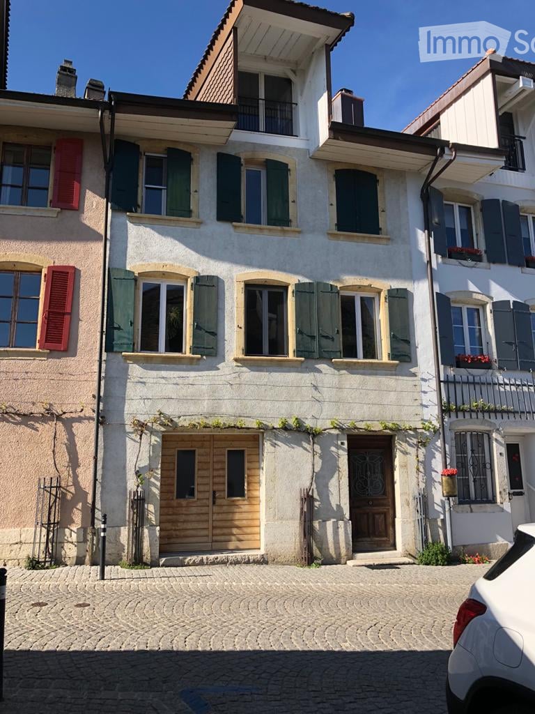 4 story house, red and green shutters, balcony, garden, street view